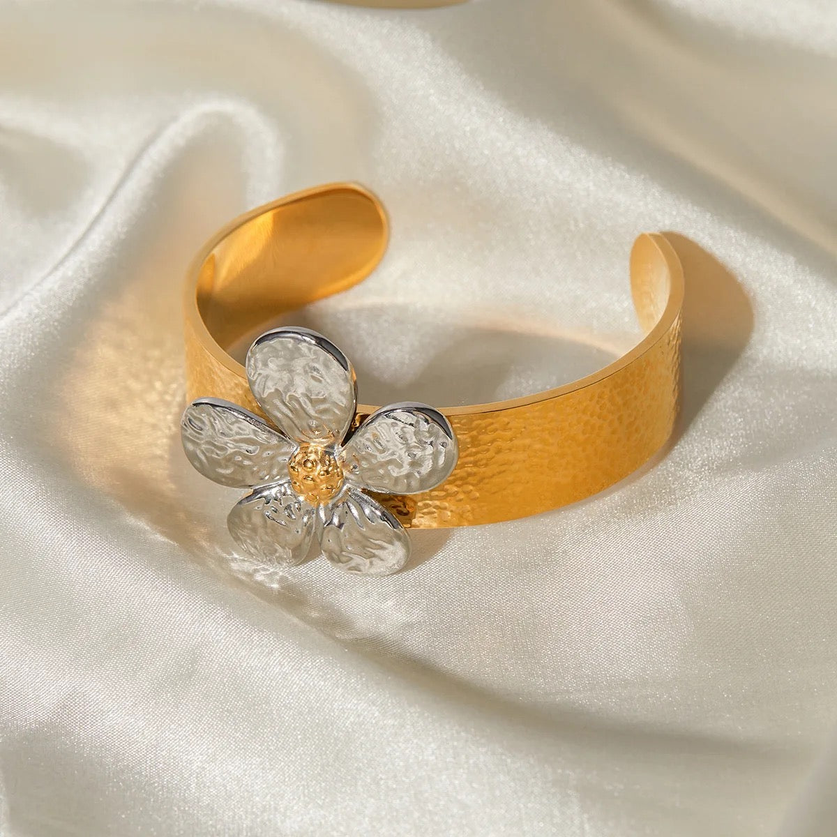 Dual Tone Flower Bracelet