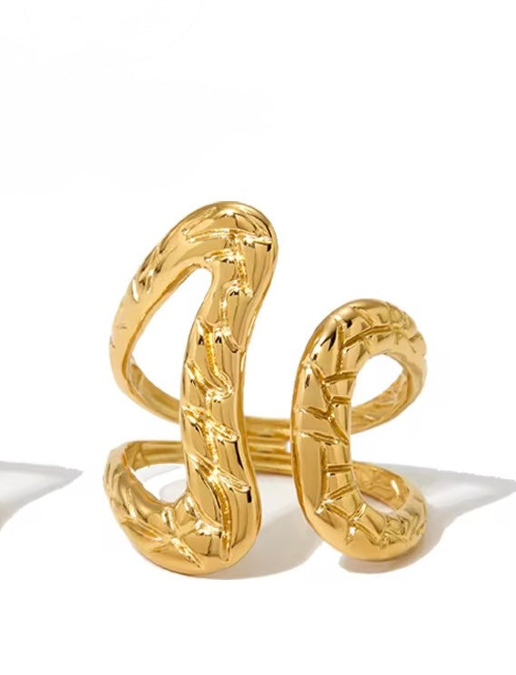 The Gold Curved Ring