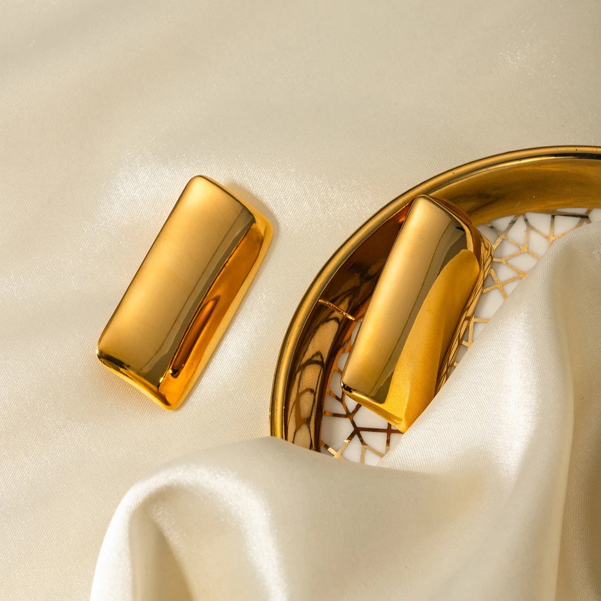 18K Gold Rectangle  Stud Earrings