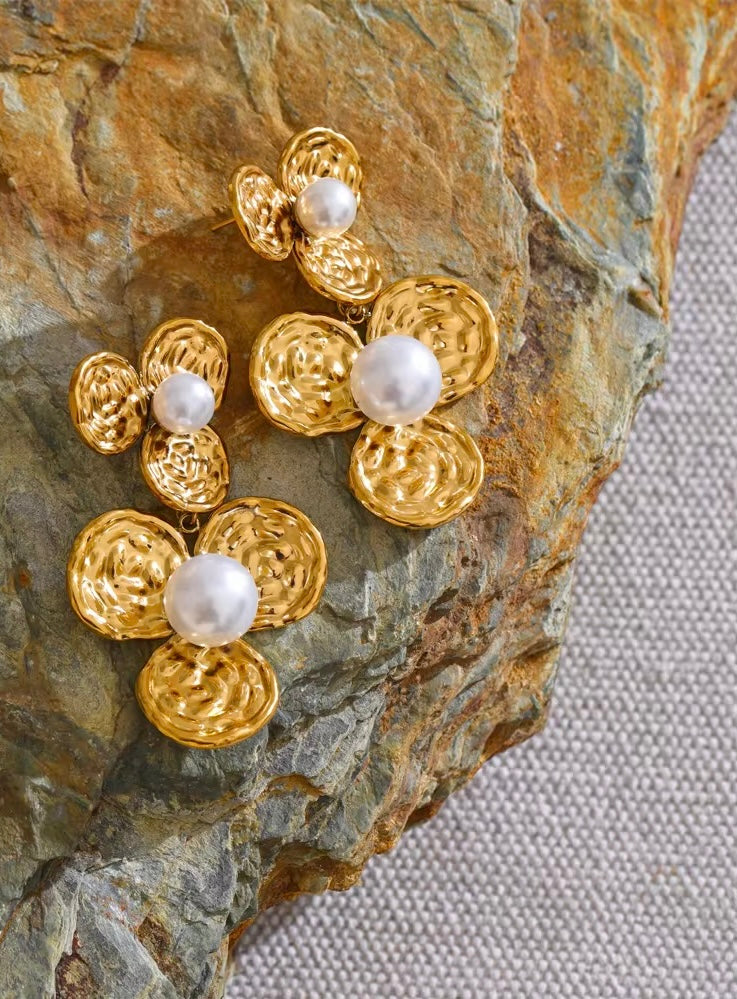 Zora Gold Pearl Earring
