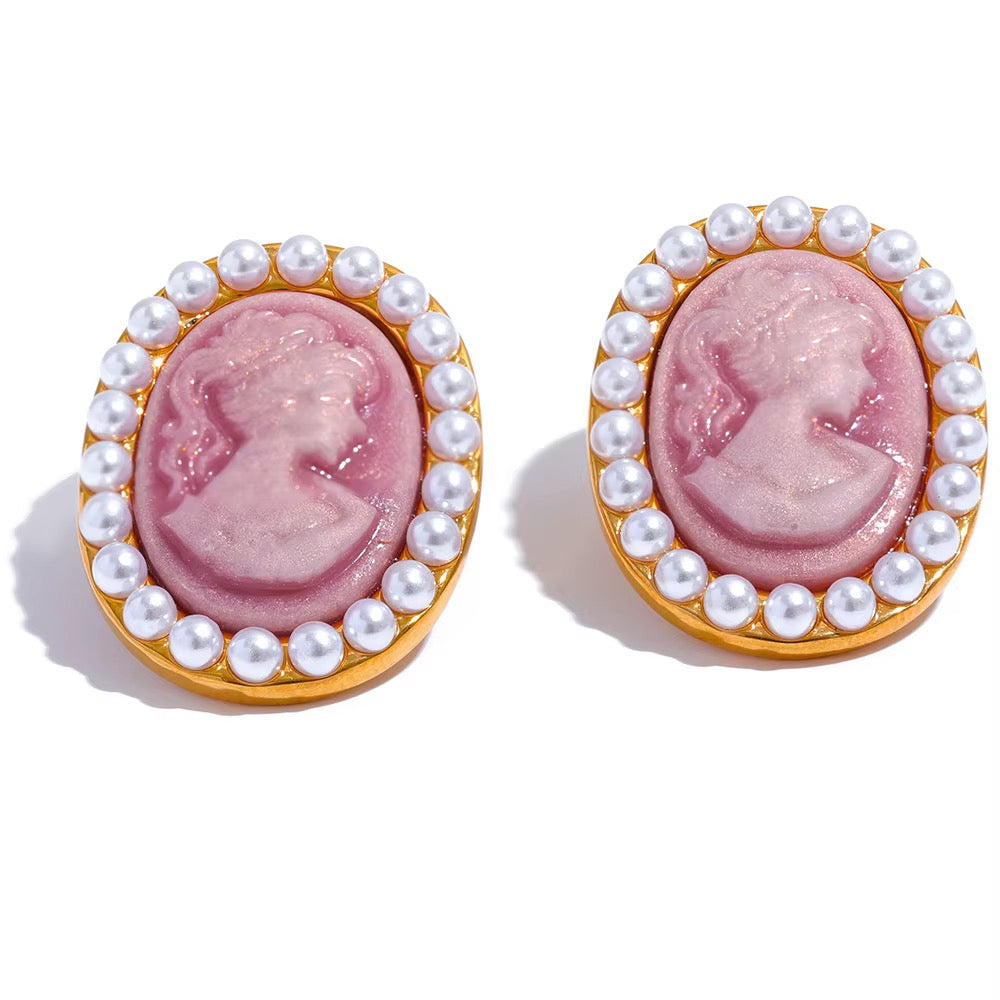 Pearl Cameo Earring