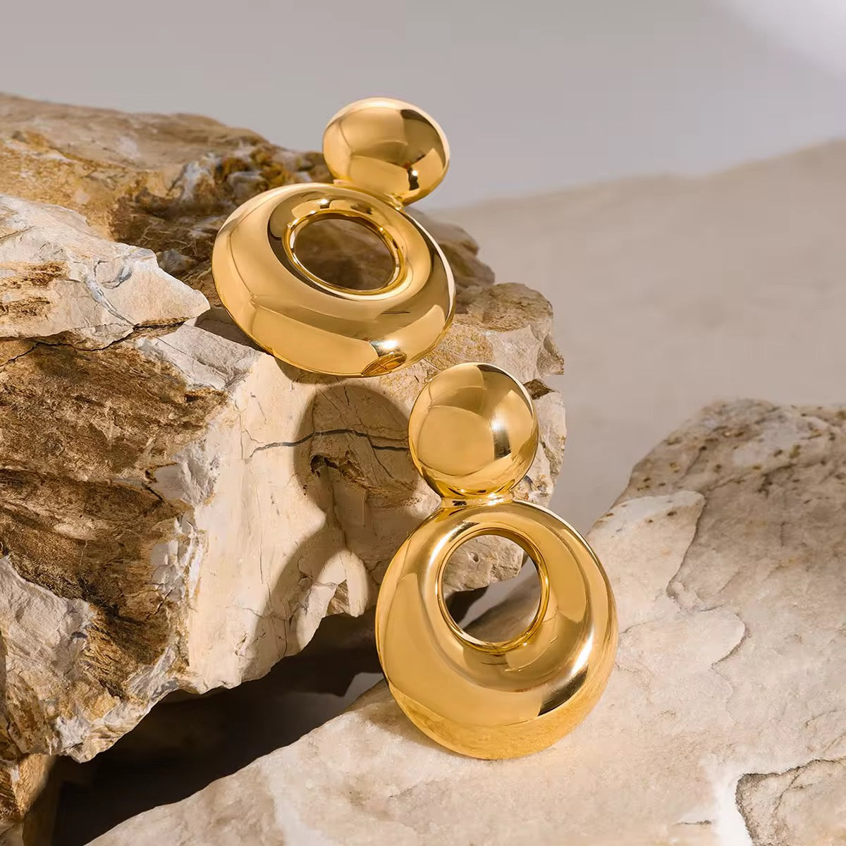 Vintage Glossy Hollow Earring