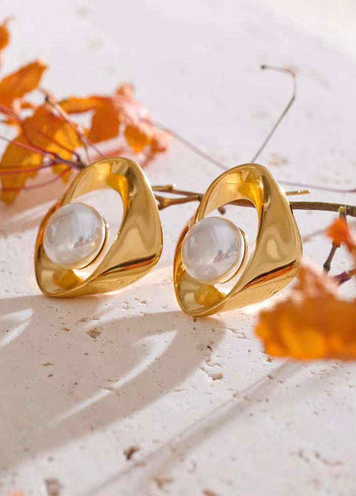 Classic Pearl Earring