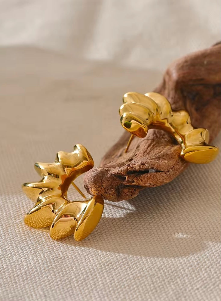 VINTAGE CROWN EARRING