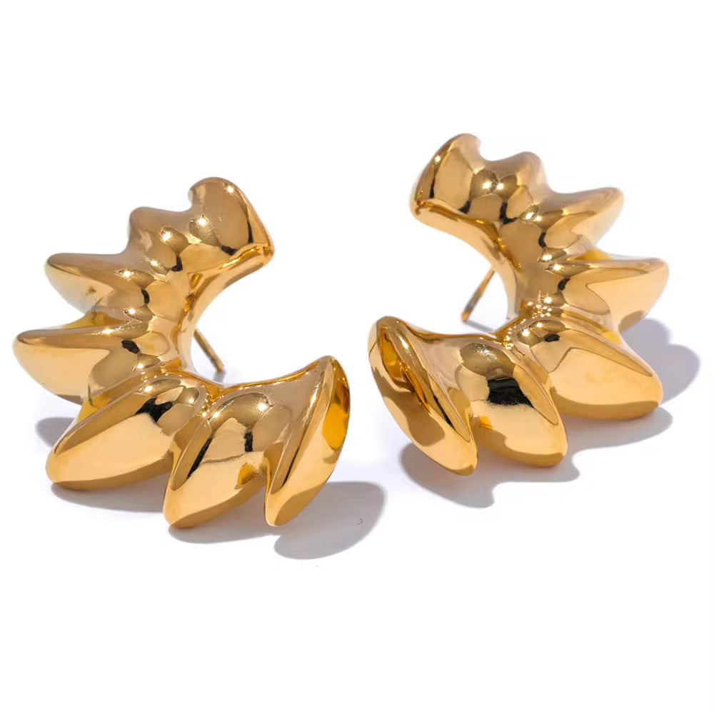 VINTAGE CROWN EARRING