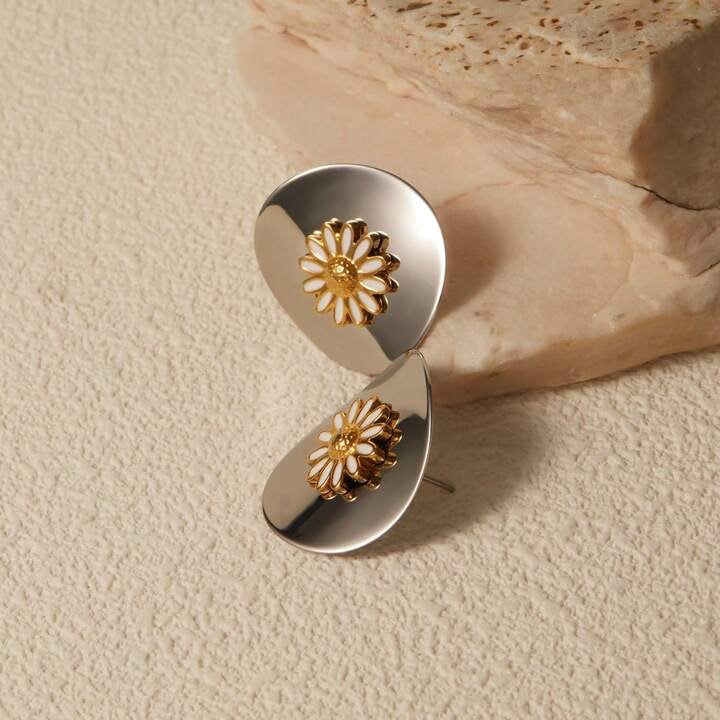 Daisy Flower Stud Earrings
