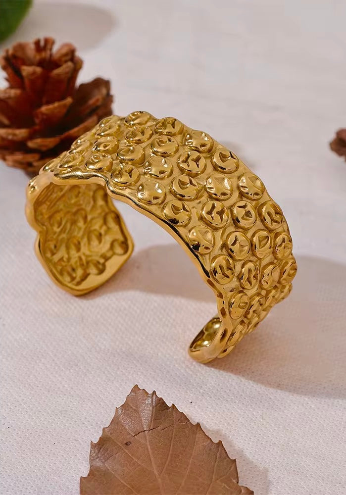 CHUNKY HAMMERED BRACELET