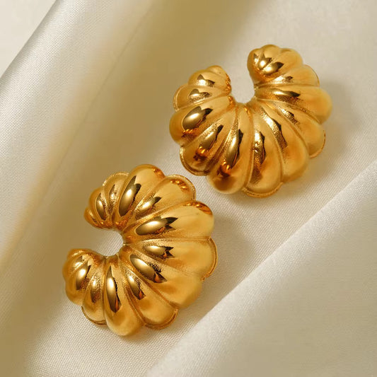 Croissant Twist Earring