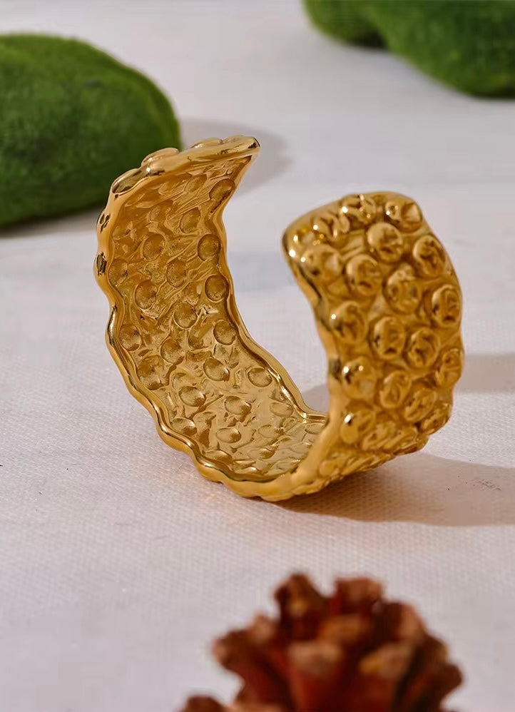 CHUNKY HAMMERED BRACELET