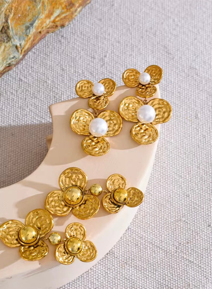 Zora Gold Pearl Earring