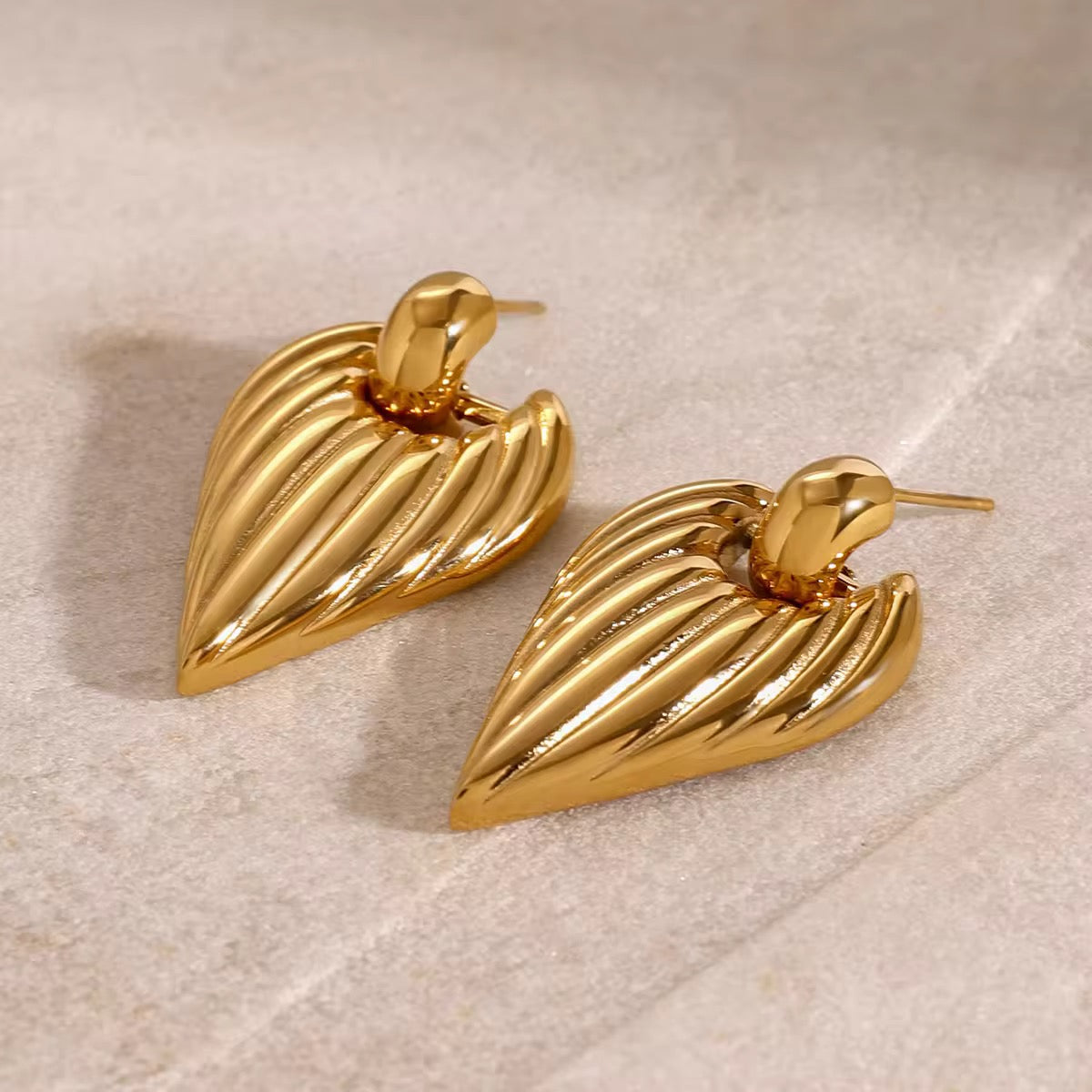 MARIYA STUD EARRING