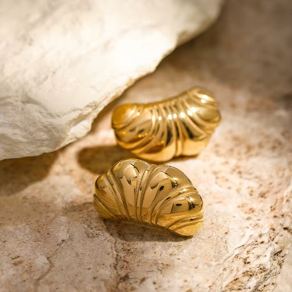 Croissant Stud Earring