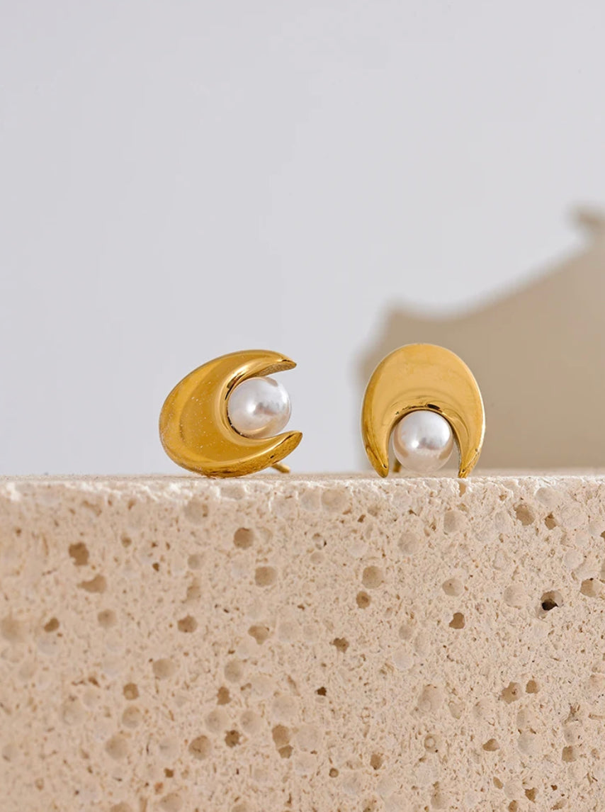 Moon Pearl Earring