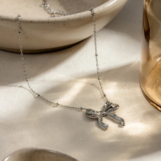 Bow Tie silver necklace