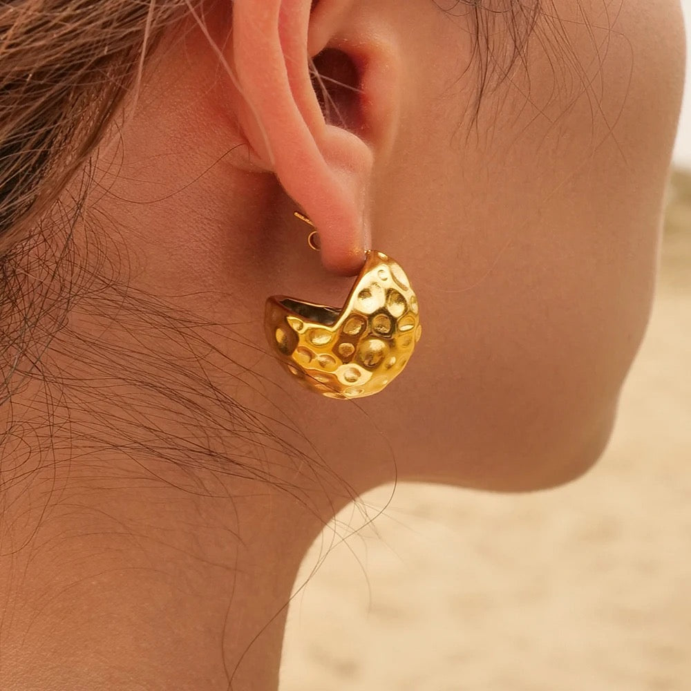 Retro Hollow Ball Stud Earring