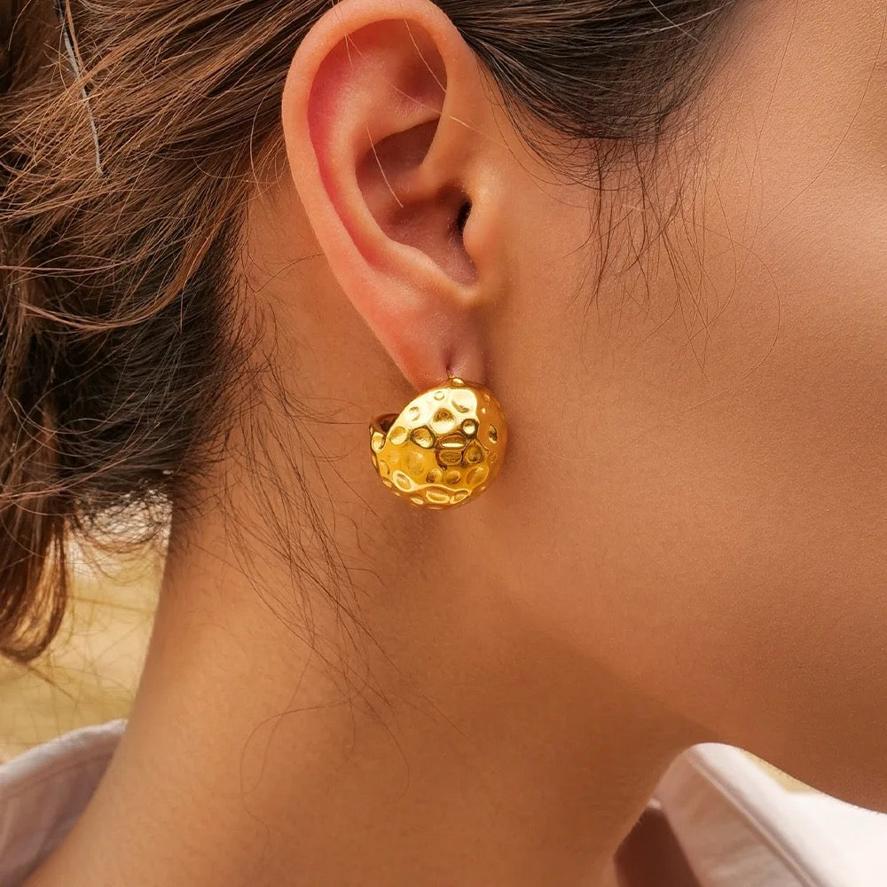 Retro Hollow Ball Stud Earring