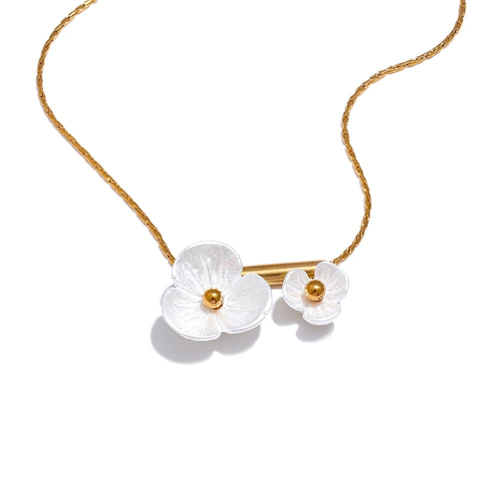 White Resin Flower Necklace