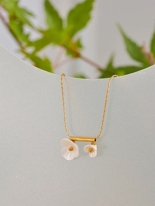 White Resin Flower Necklace
