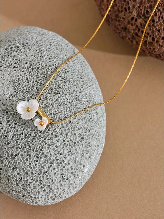 White Resin Flower Necklace