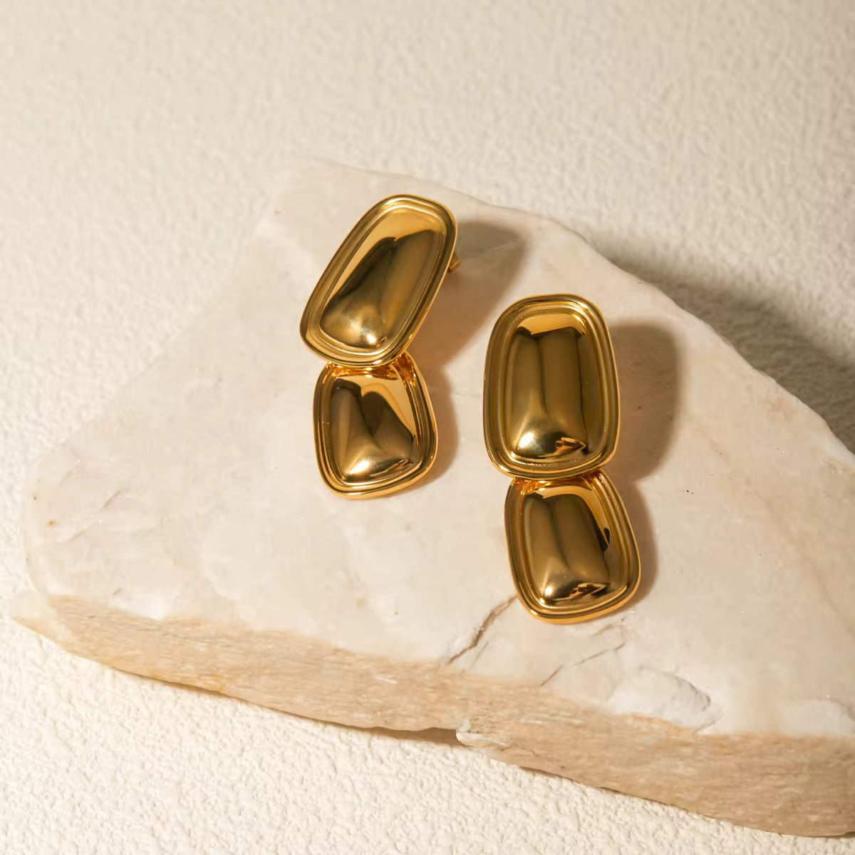 Aara Gold Earring