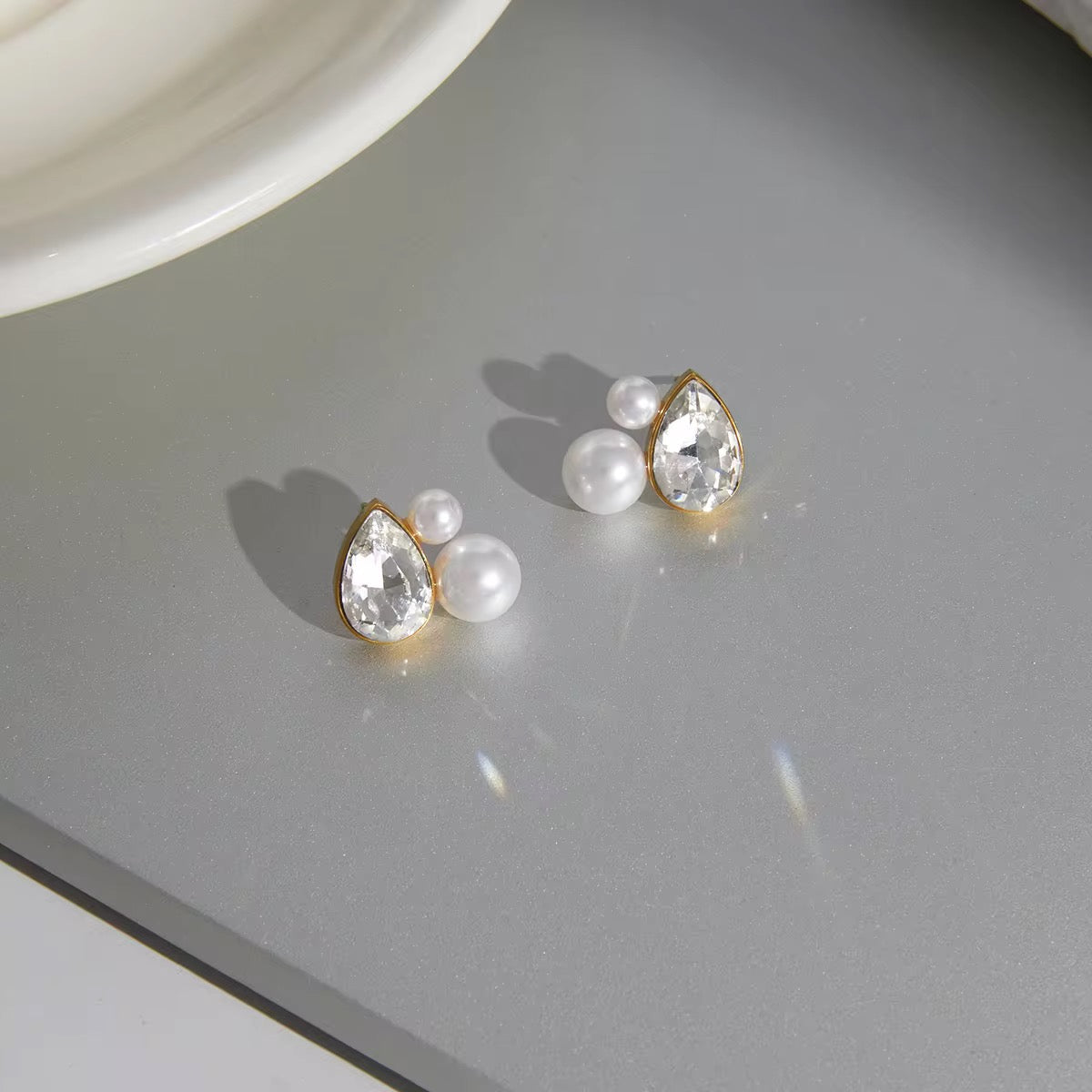 THE ELARA PEARL STUDS
