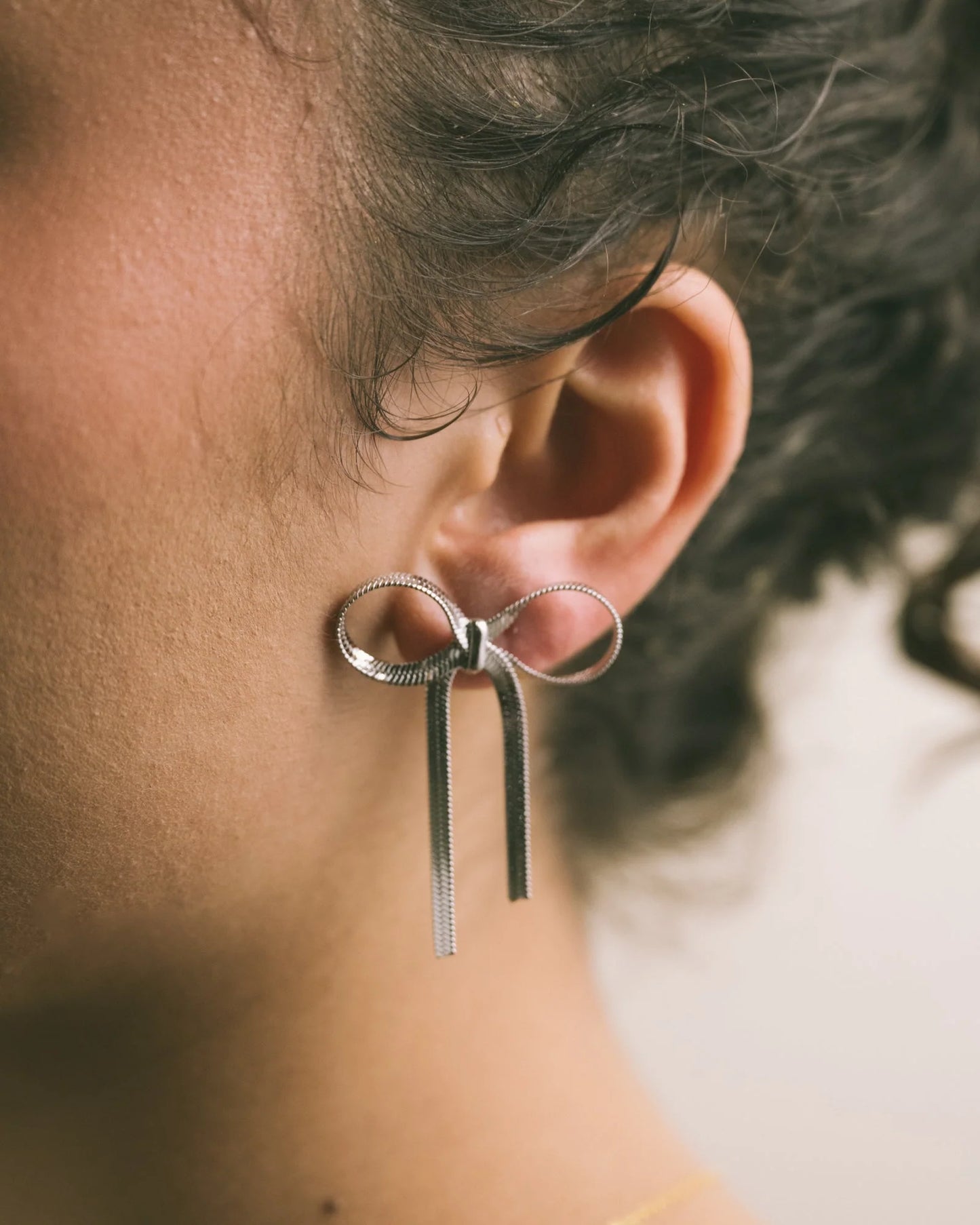 Litmus Bow Earring silver