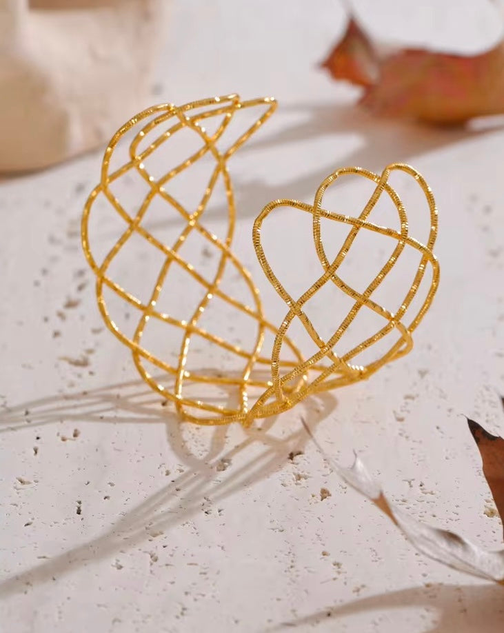 TWIST CUFF BRACELET