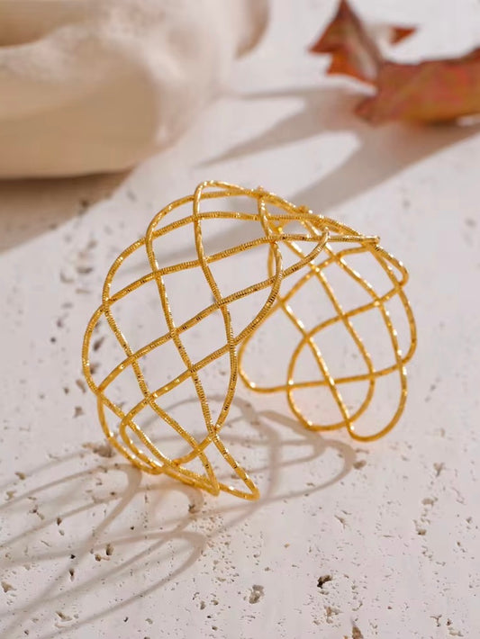 TWIST CUFF BRACELET