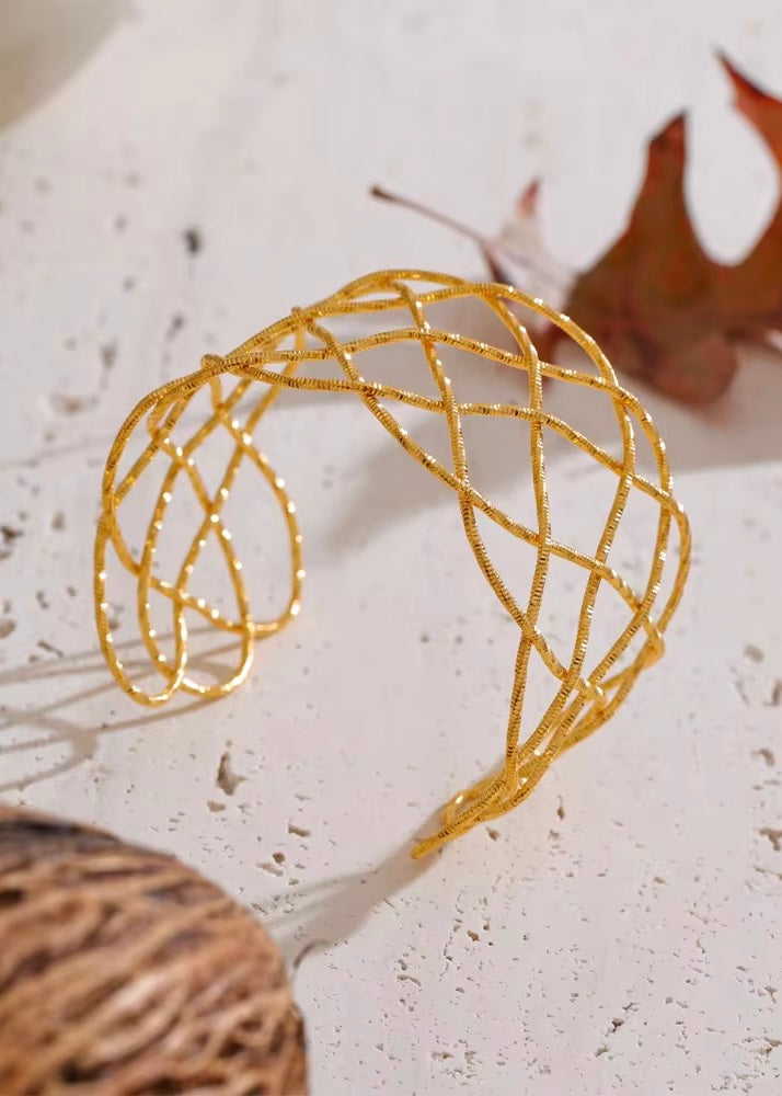 TWIST CUFF BRACELET