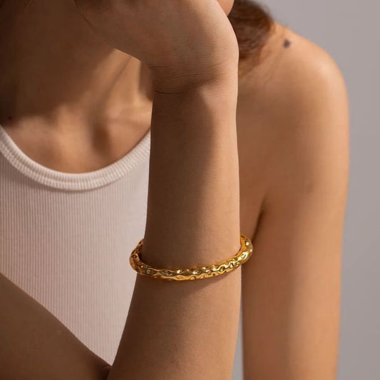 Hammer 18k Gold Plated Open Bracelet