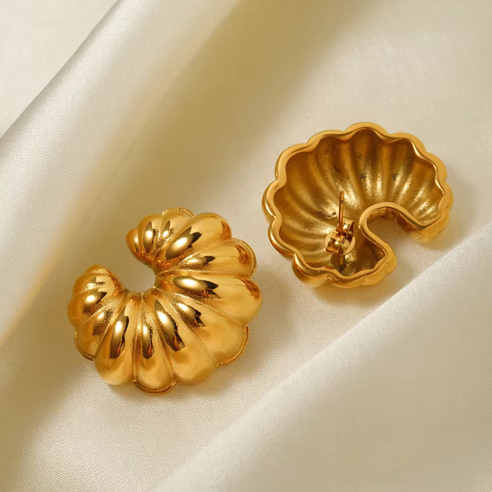 Croissant Twist Earring
