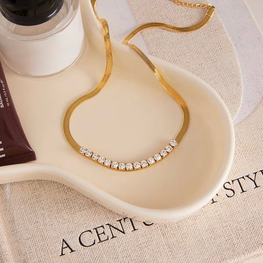 Aura Diamond Curve Necklace