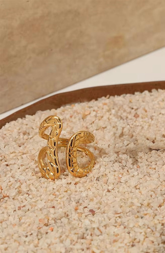 The Gold Curved Ring