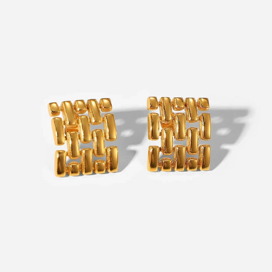 Alma Stud Earring
