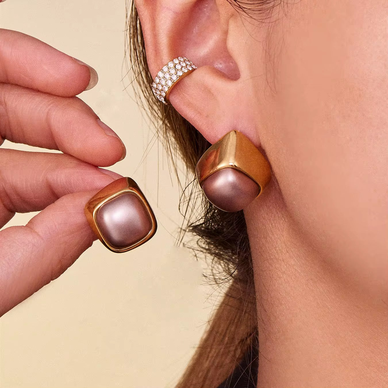 Aura Pearl Earring