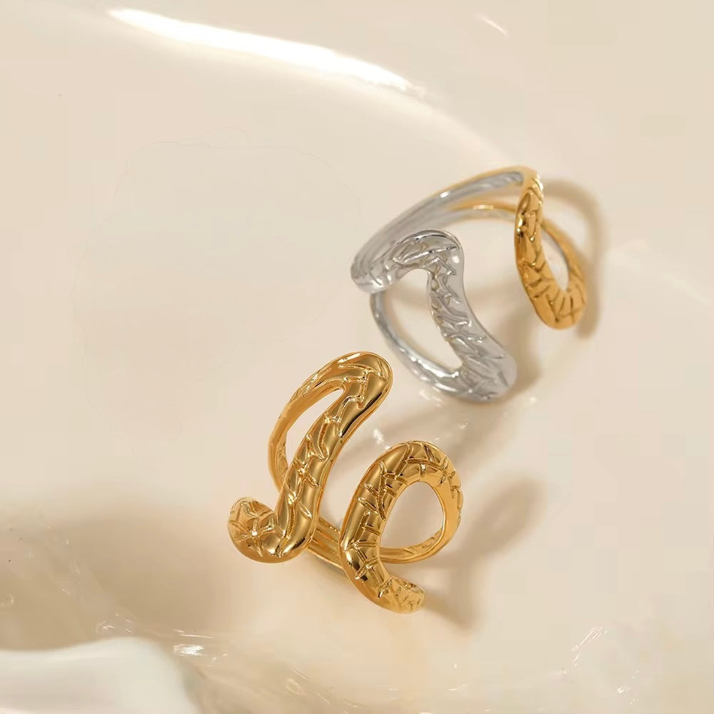 The Gold Curved Ring