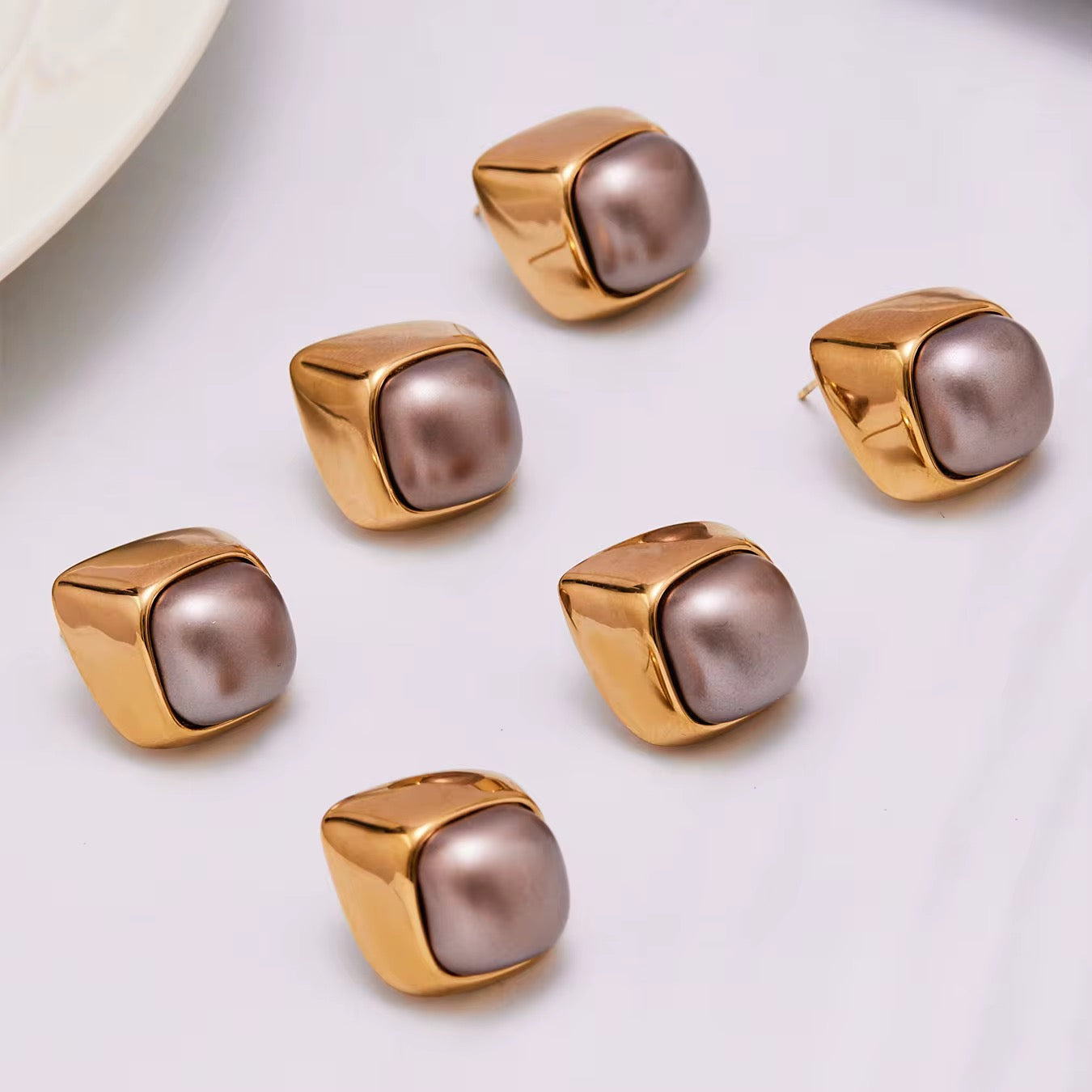 Aura Pearl Earring