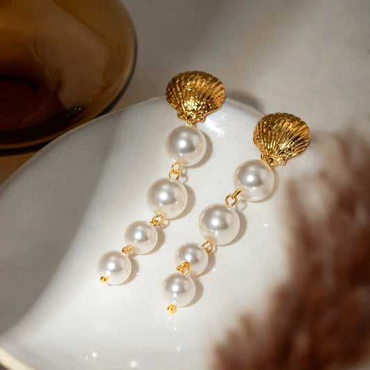 Pearl Noir Earring