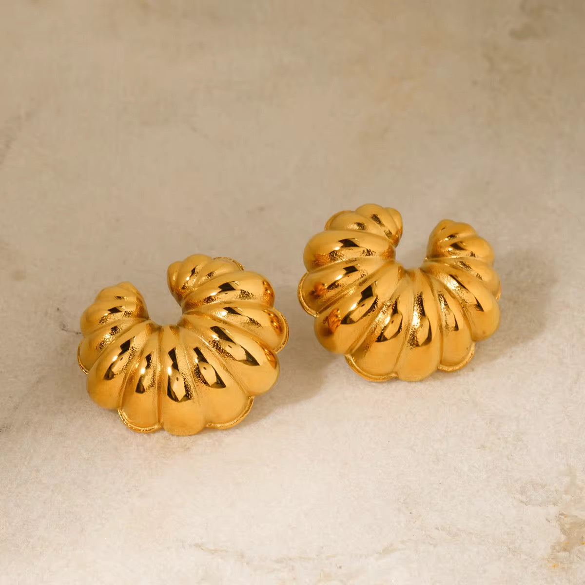 Croissant Twist Earring