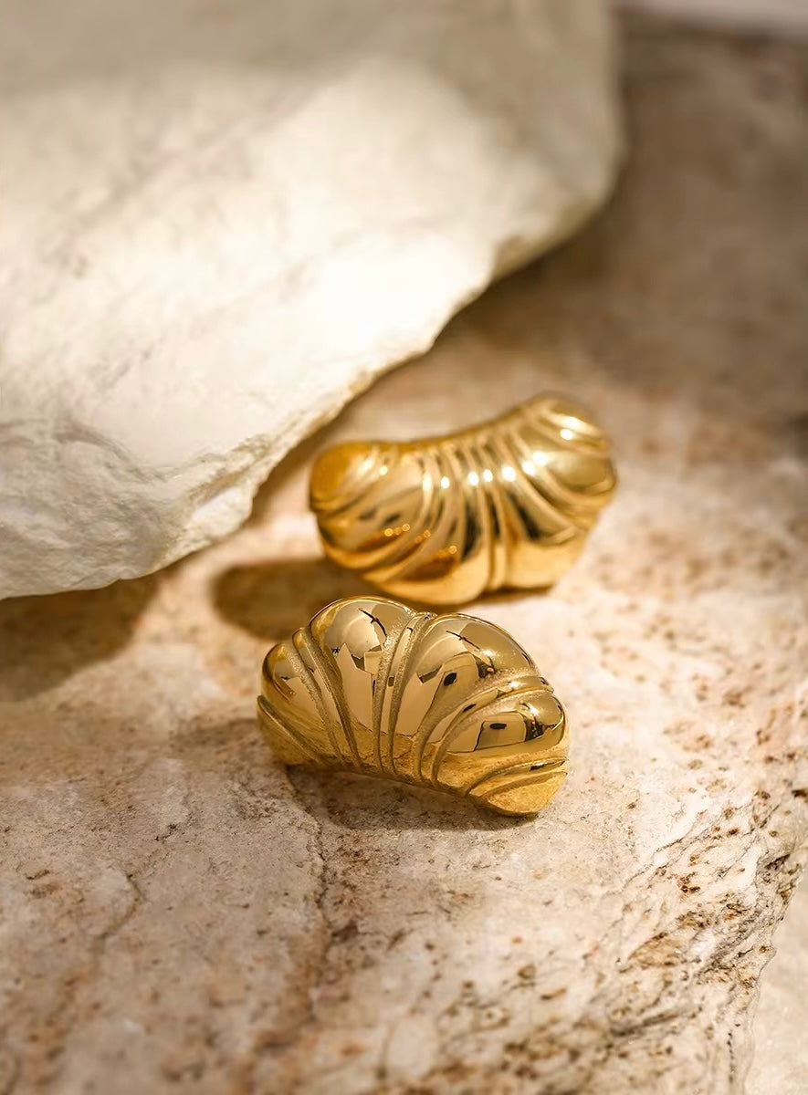 Croissant Stud Earring