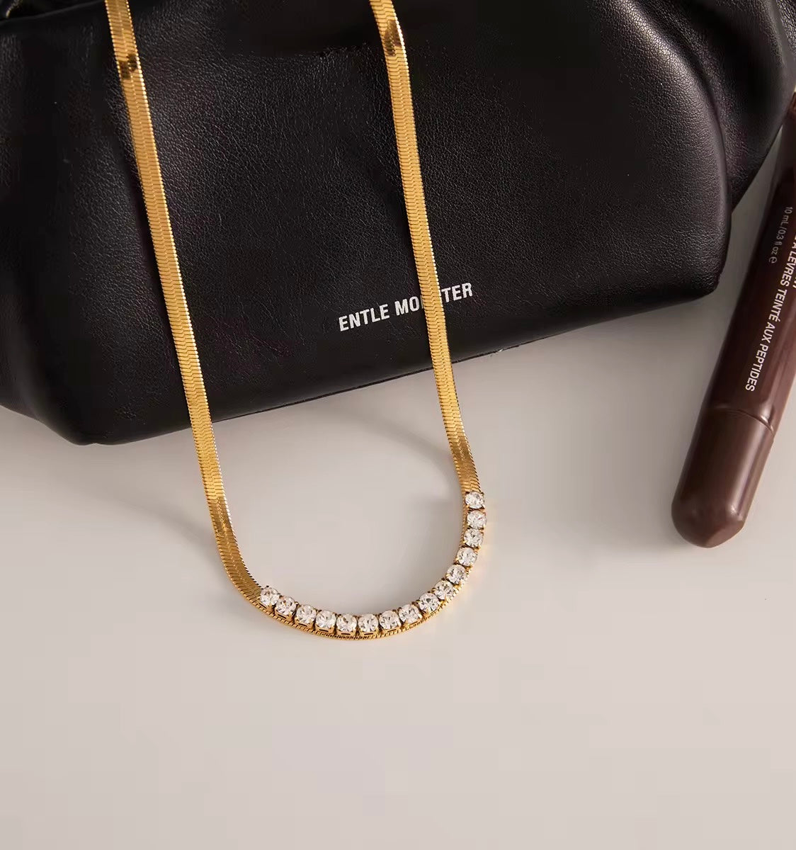 Aura Diamond Curve Necklace