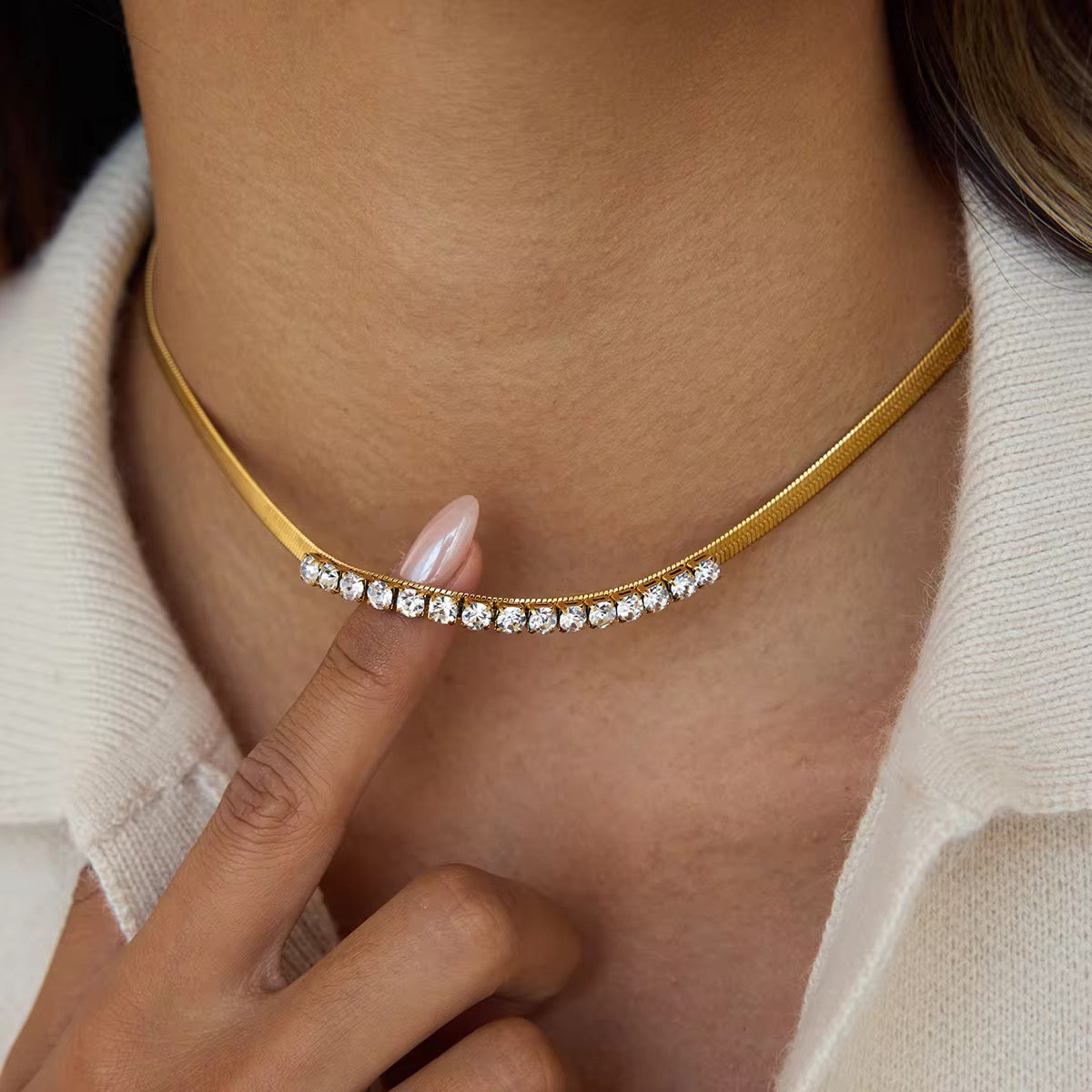 Aura Diamond Curve Necklace