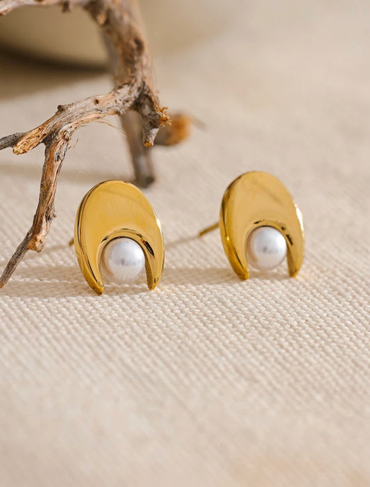 Moon Pearl Earring