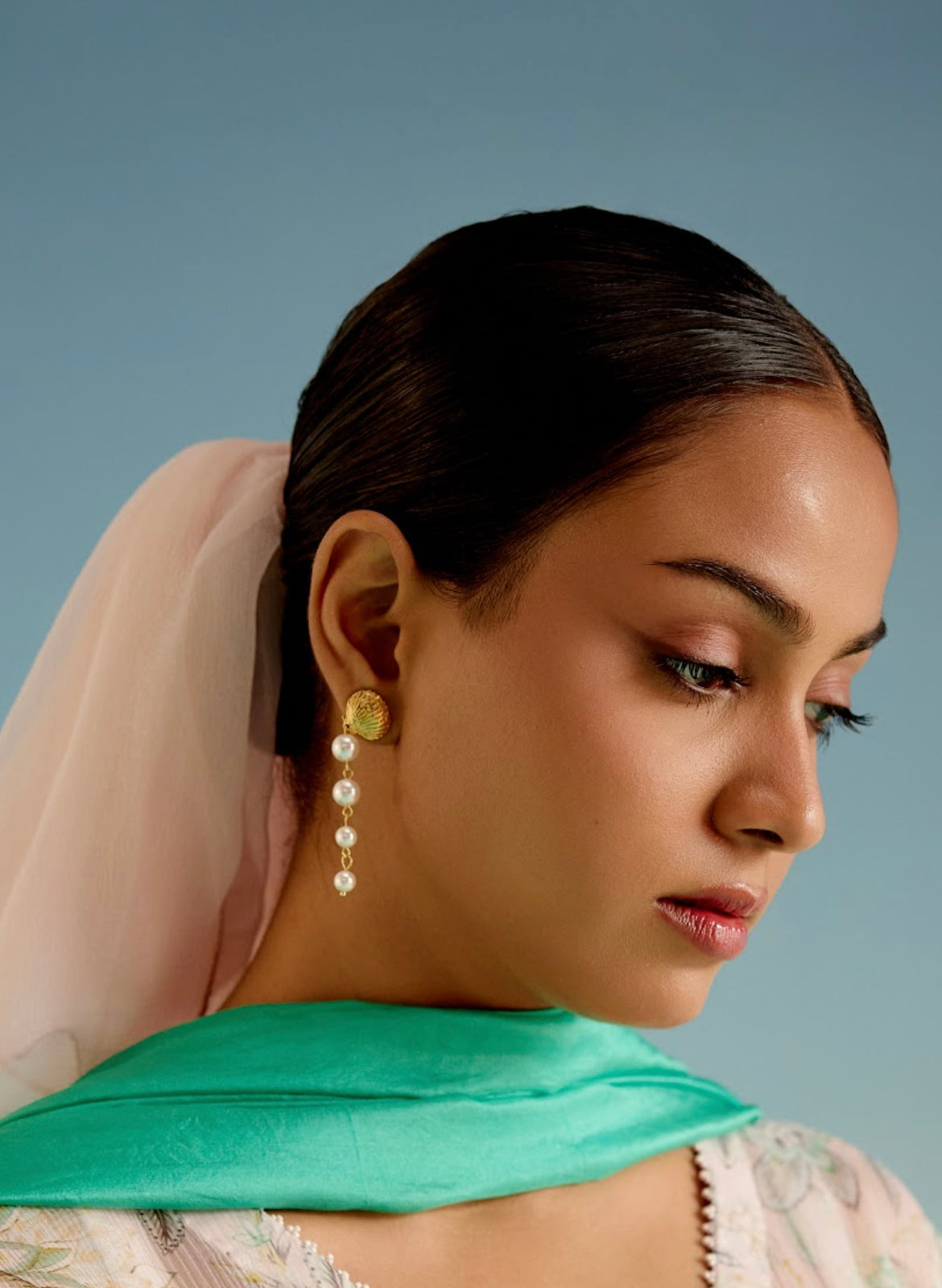 Pearl Noir Earring