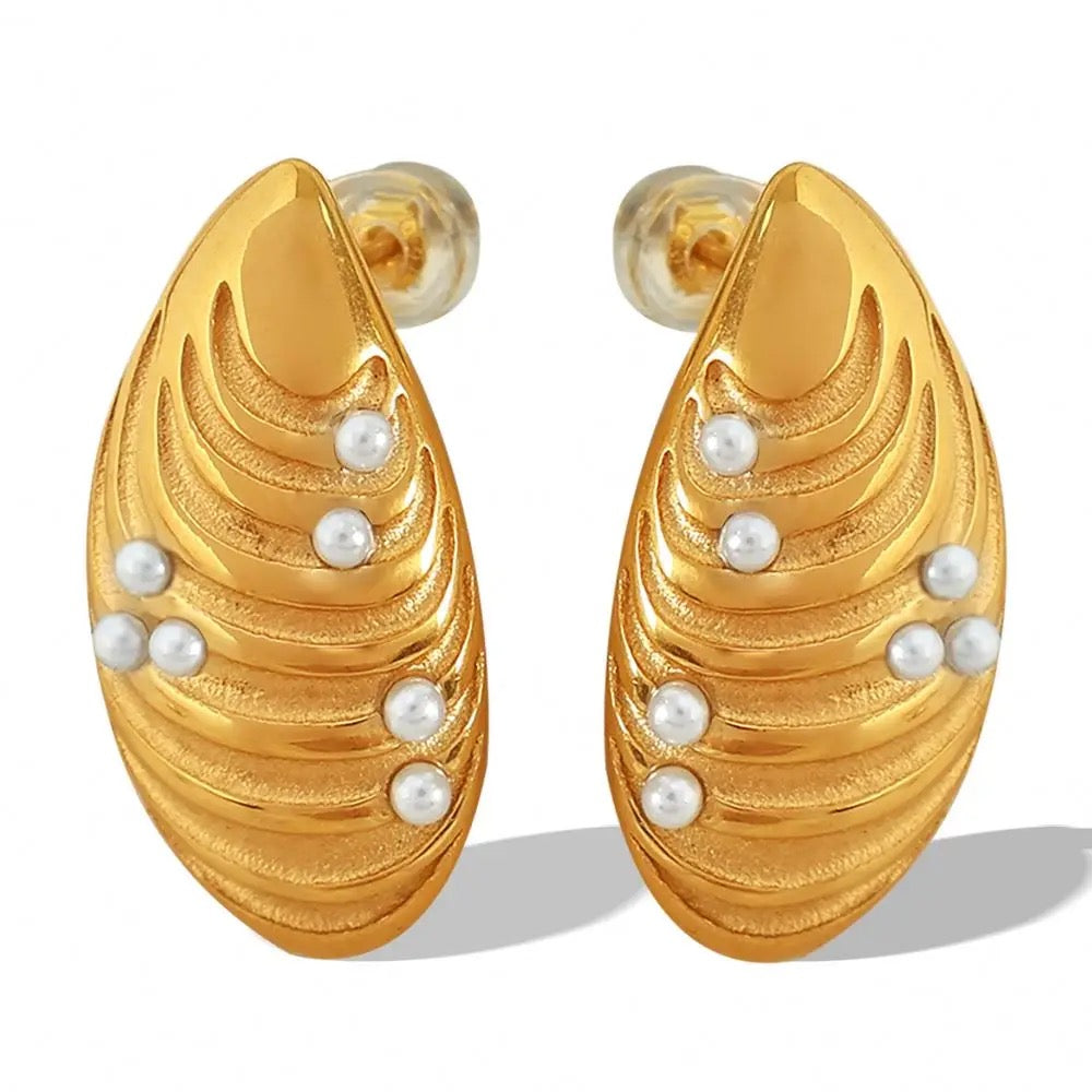 Pearl shell Gold Plated stud  Earring