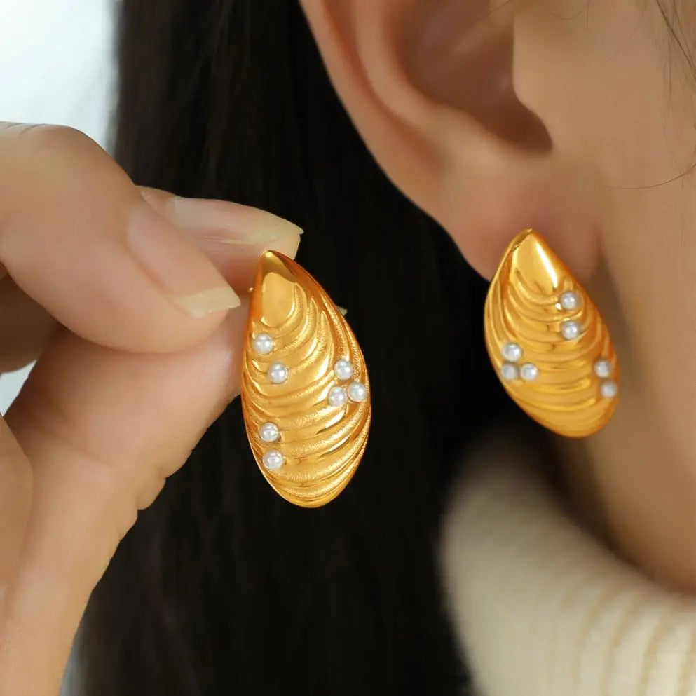 Pearl shell Gold Plated stud  Earring
