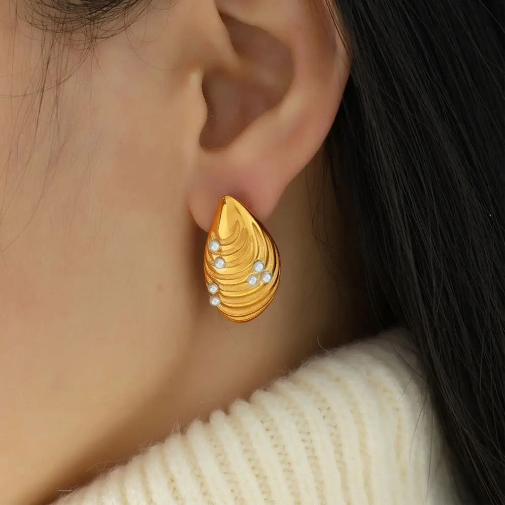 Pearl shell Gold Plated stud  Earring
