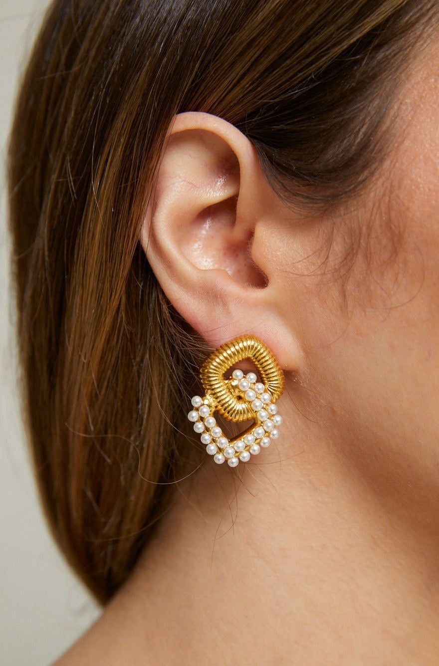 Pearl Victoria  Stud Earring