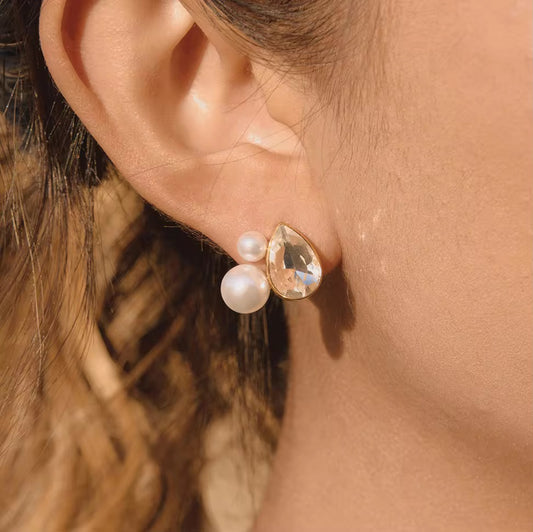 THE ELARA PEARL  STUDS
